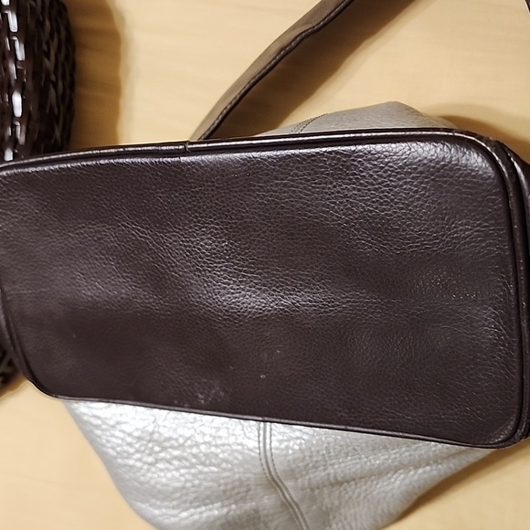 Reposh great condition Tignanello purse. $14 - Picture 7 of 7